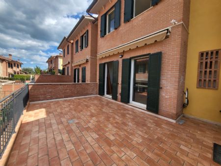 For Sale Villa NORTHERN SIENA: MONTARIOSO. For sale, portion of townhouse with independent entrance, distributed...